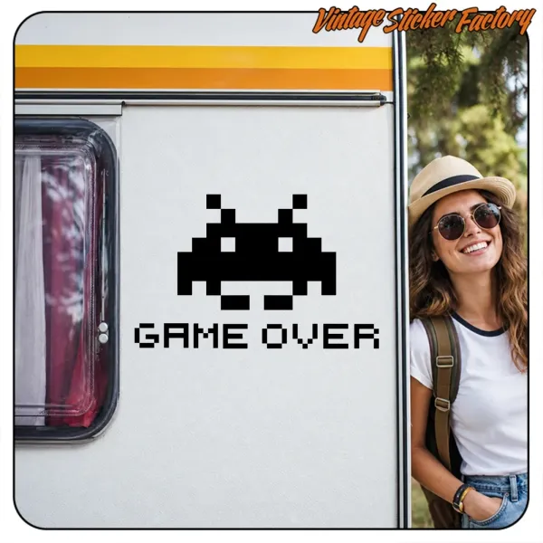 SPACE INVADERS GAME OVER AUFKLEBER. KAUFEN SIE VINYLAUFKLEBER.
