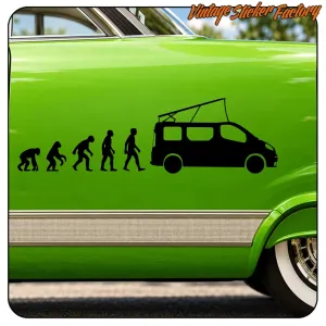Vinilo negro de evolución humana hacia furgoneta camper aplicado en lateral verde