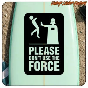 Pegatina negra «Please Don't Use the Force» aplicada sobre una tabla verde