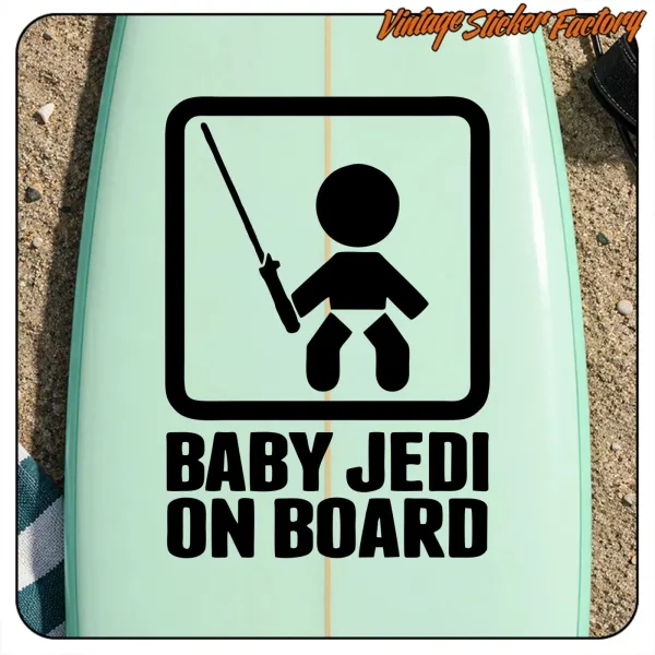 Detalle del vinilo Baby Jedi on Board aplicado sobre una tabla de surf