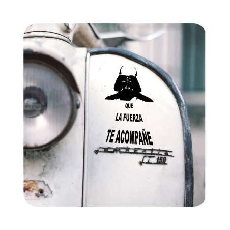Pegatina DARTH VADER - QUE LA FUERZA TE ACOMPANE. Pegatinas freaks, pegatinas frikis.