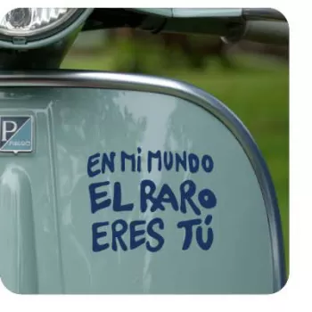 Sticker en mi mundo el raro eres tu