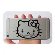 Pegatina de cara de gata con lazo aplicada en la parte trasera de un teléfono