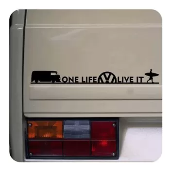 Pegatina One Life Live It - vw T2. Vinilo de alta calidad, soporta perfectamente la intemperie, apto incluso para náutica. Pégal