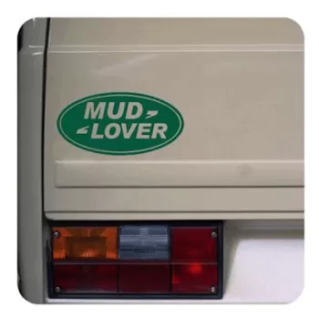 Pegatina Mud Lover. Vinilo de alta calidad, soporta perfectamente la intemperie, apto incluso para náutica. Pégala donde quieras