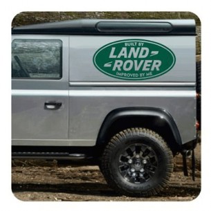 Pegatina Land Rover Improved By Me. Vinilo de alta calidad, soporta perfectamente la intemperie, apto incluso para náutica. Péga