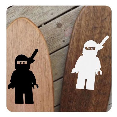 Pegatina Ninja Lego. Vinilo de alta calidad, soporta perfectamente la intemperie, apto incluso para náutica. Pégala donde quiera