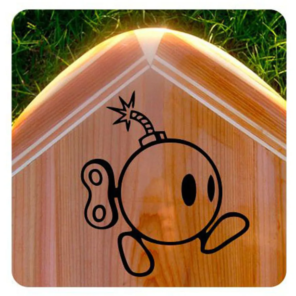 Pegatina Bomba Super Mario. Vinilo de alta calidad, soporta perfectamente la intemperie, apto incluso para náutica. Pégala donde