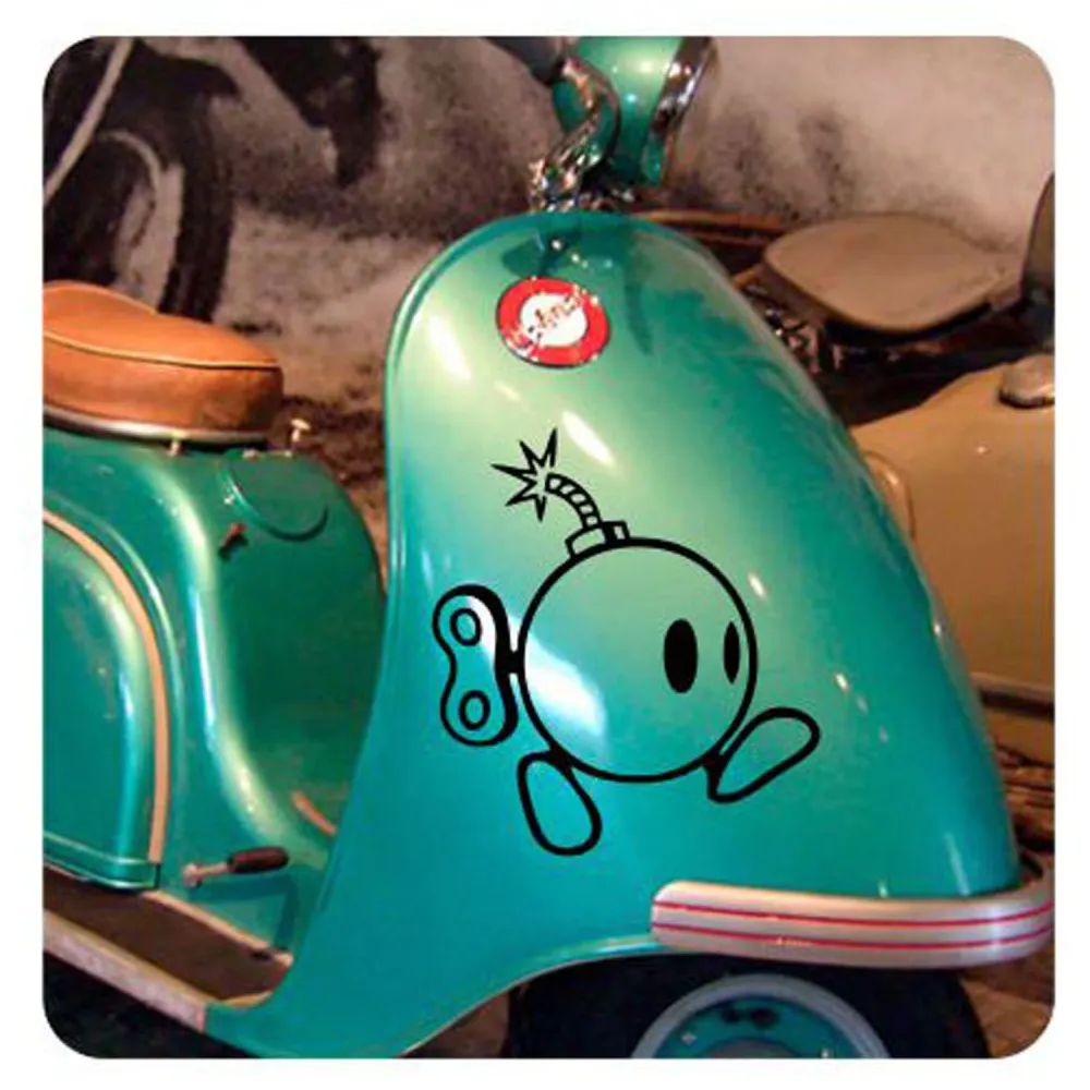 Pegatina Bomba Super Mario. Vinilo de alta calidad, soporta perfectamente la intemperie, apto incluso para náutica. Pégala donde