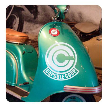Pegatina Capsule Corp. Vinilo de alta calidad, soporta perfectamente la intemperie, apto incluso para náutica. Pégala donde quie