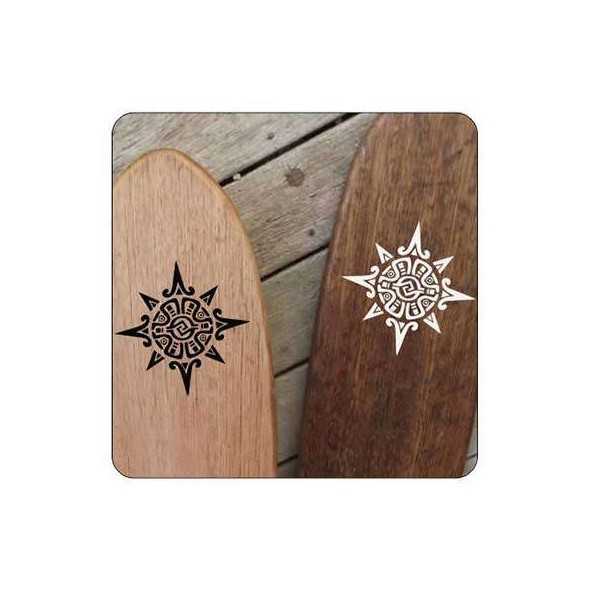 Pegatina SOL TRIBAL. Vinilo de alta calidad, soporta perfectamente la intemperie, apto incluso para náutica. Pégala donde quiera