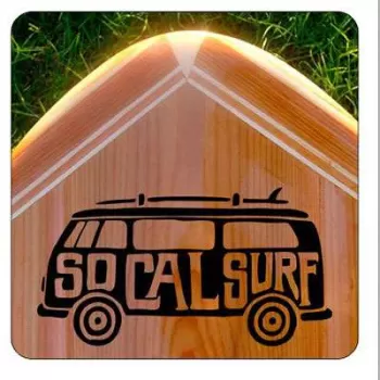 Pegatina SOCAL SURF. Vinilo de alta calidad, soporta perfectamente la intemperie, apto incluso para náutica. Pégala donde quiera