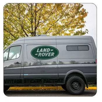 Pegatina LAND ROVER. Vinilo de alta calidad, soporta perfectamente la intemperie, apto incluso para náutica. Pégala donde quiera