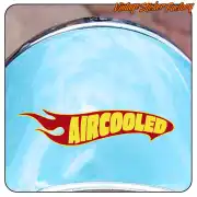 Pegatina Aircooled amarilla y roja con llama sobre carrocería azul